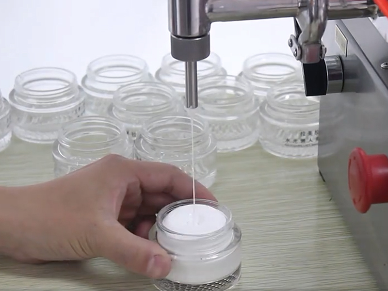 全自动幼型灌装机的优势与利用