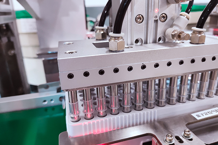 自动扮装配自动出产线：智能造作的将来趋向